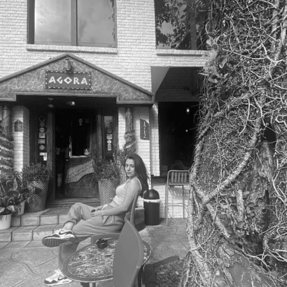 Meet your Posher, Julieta - Picture 1 of 1